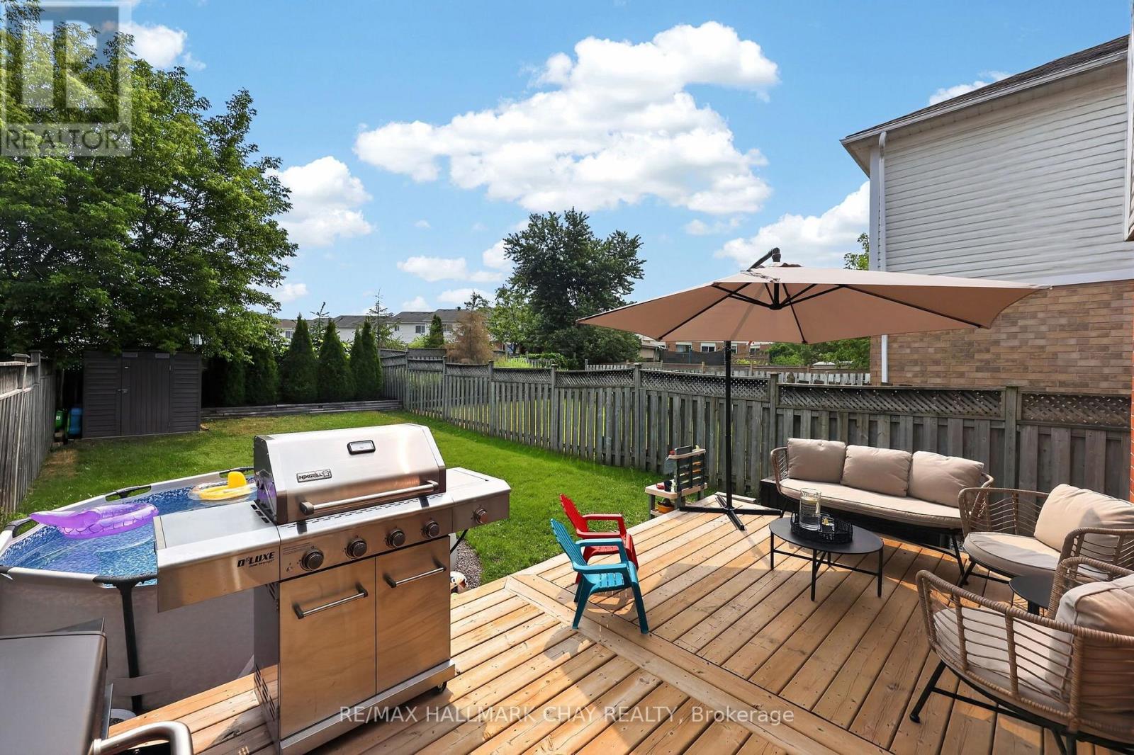 65 PICKETT CRESCENT - 27