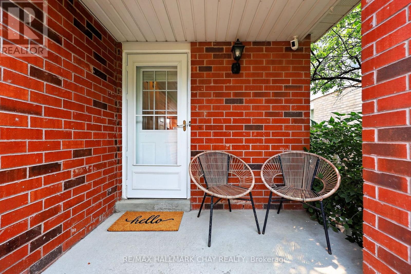 65 PICKETT CRESCENT - 3