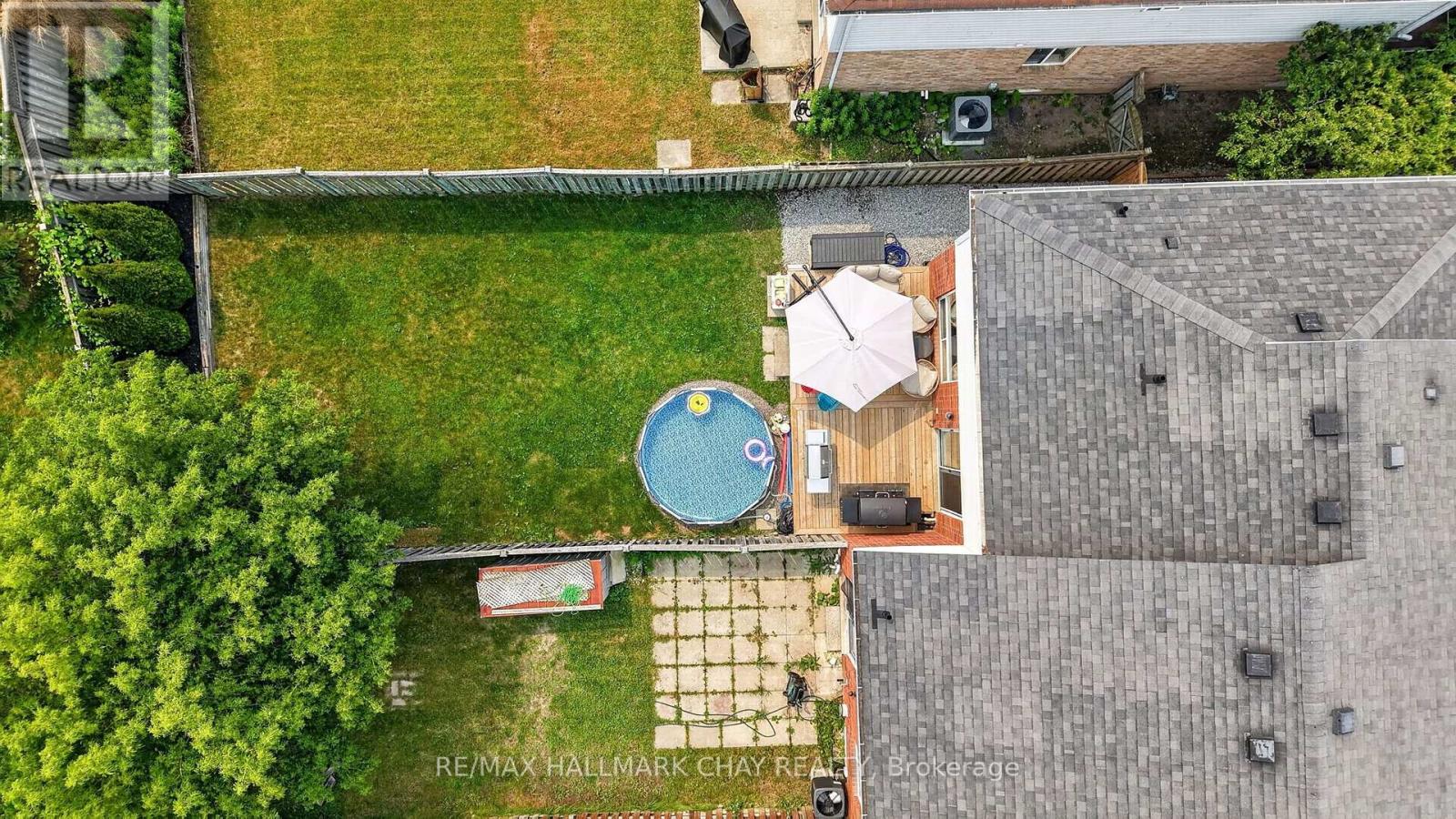 65 PICKETT CRESCENT - 32