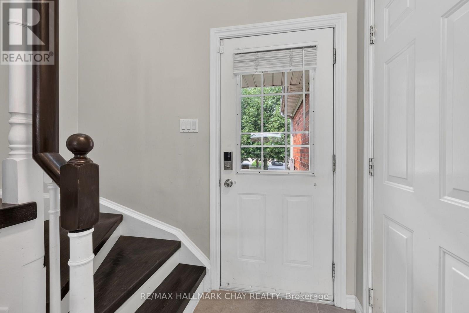 65 PICKETT CRESCENT - 4