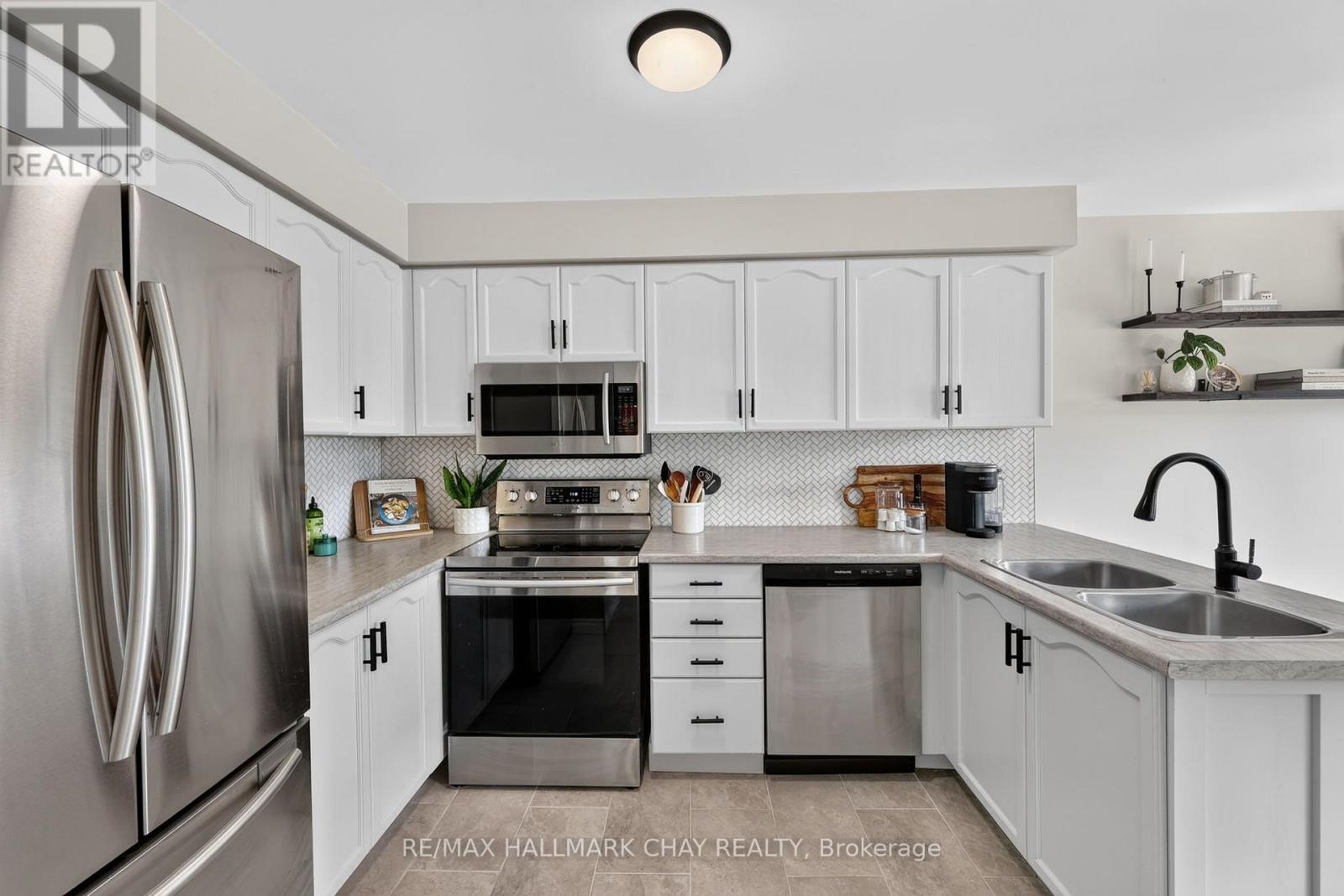 65 PICKETT CRESCENT - 8