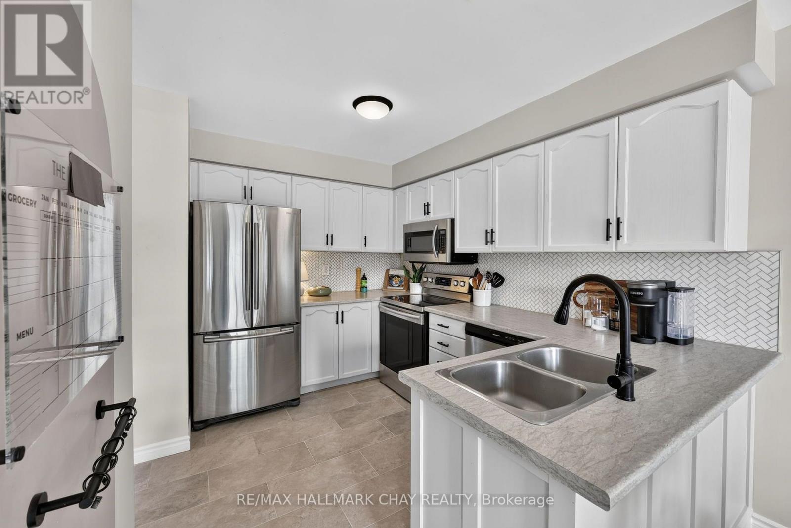 65 PICKETT CRESCENT - 9