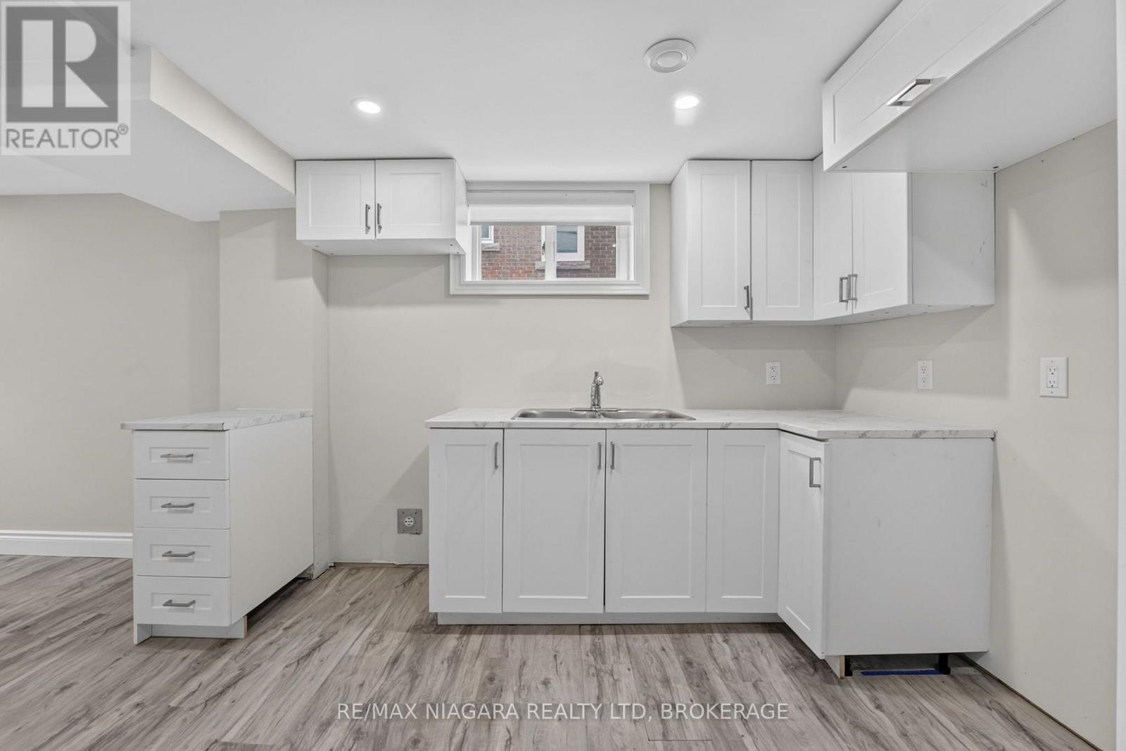 6427 CARLTON AVENUE - 32