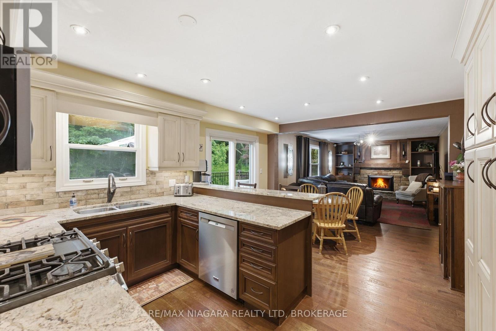 9 BEECHNUT COURT - 10