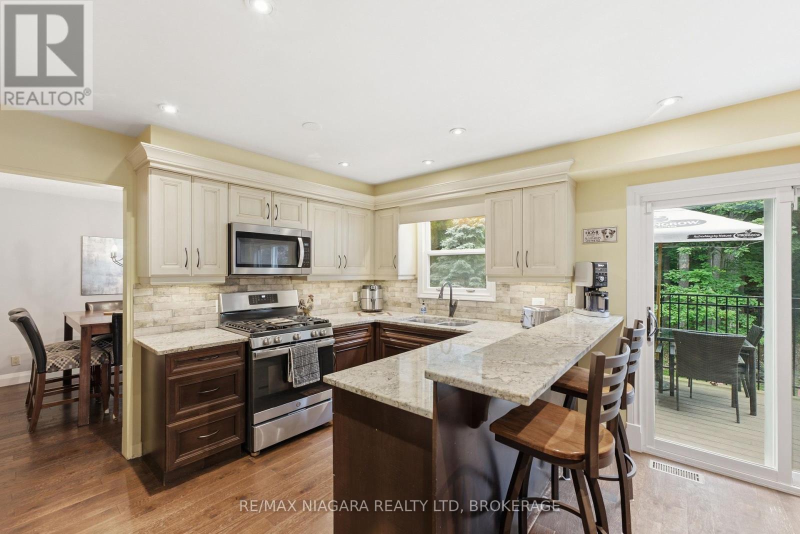 9 BEECHNUT COURT - 12