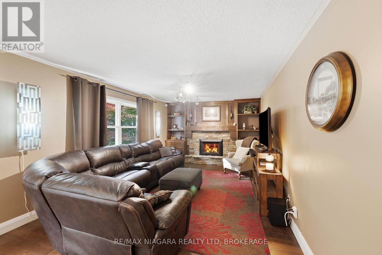 9 BEECHNUT COURT - 13