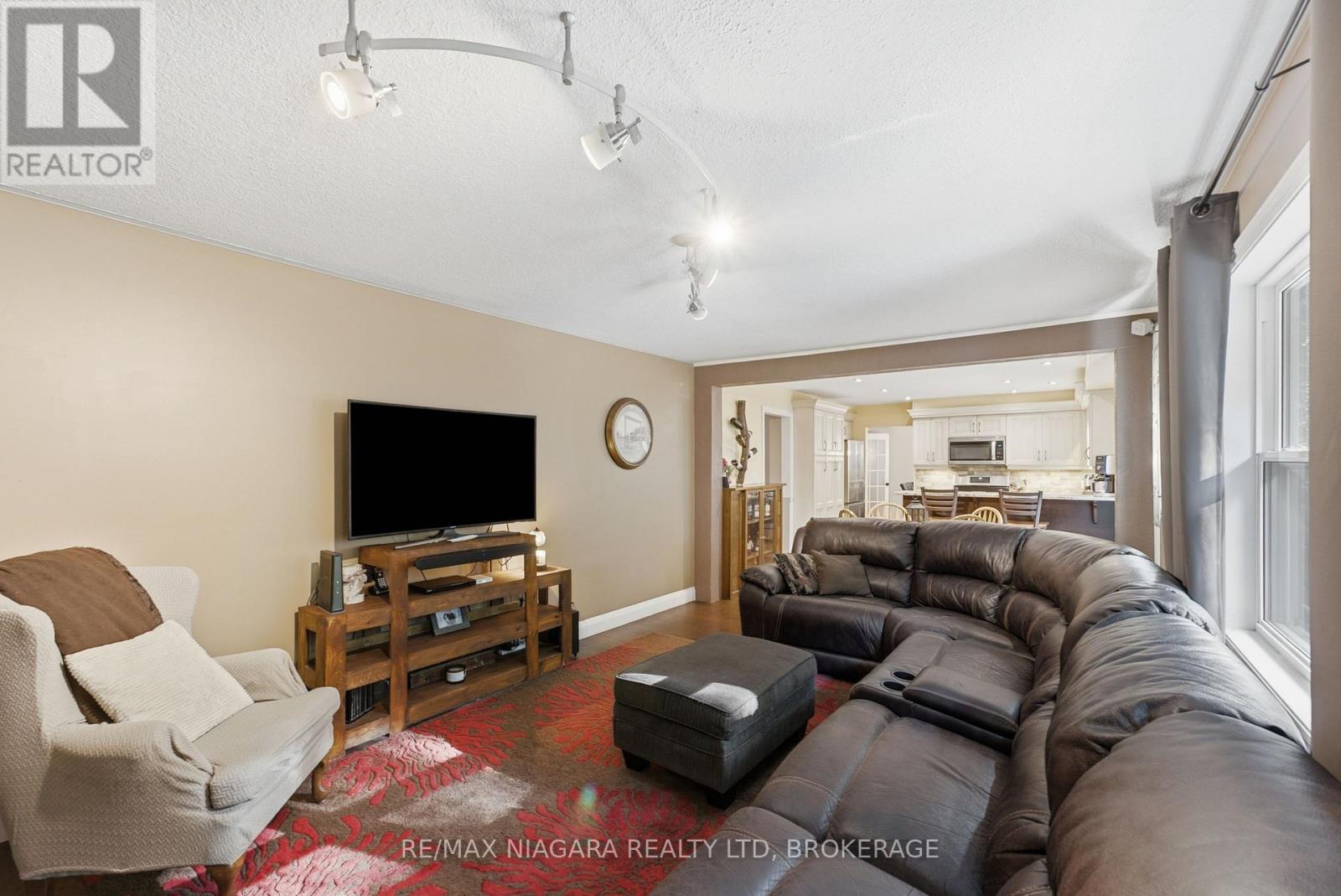 9 BEECHNUT COURT - 14