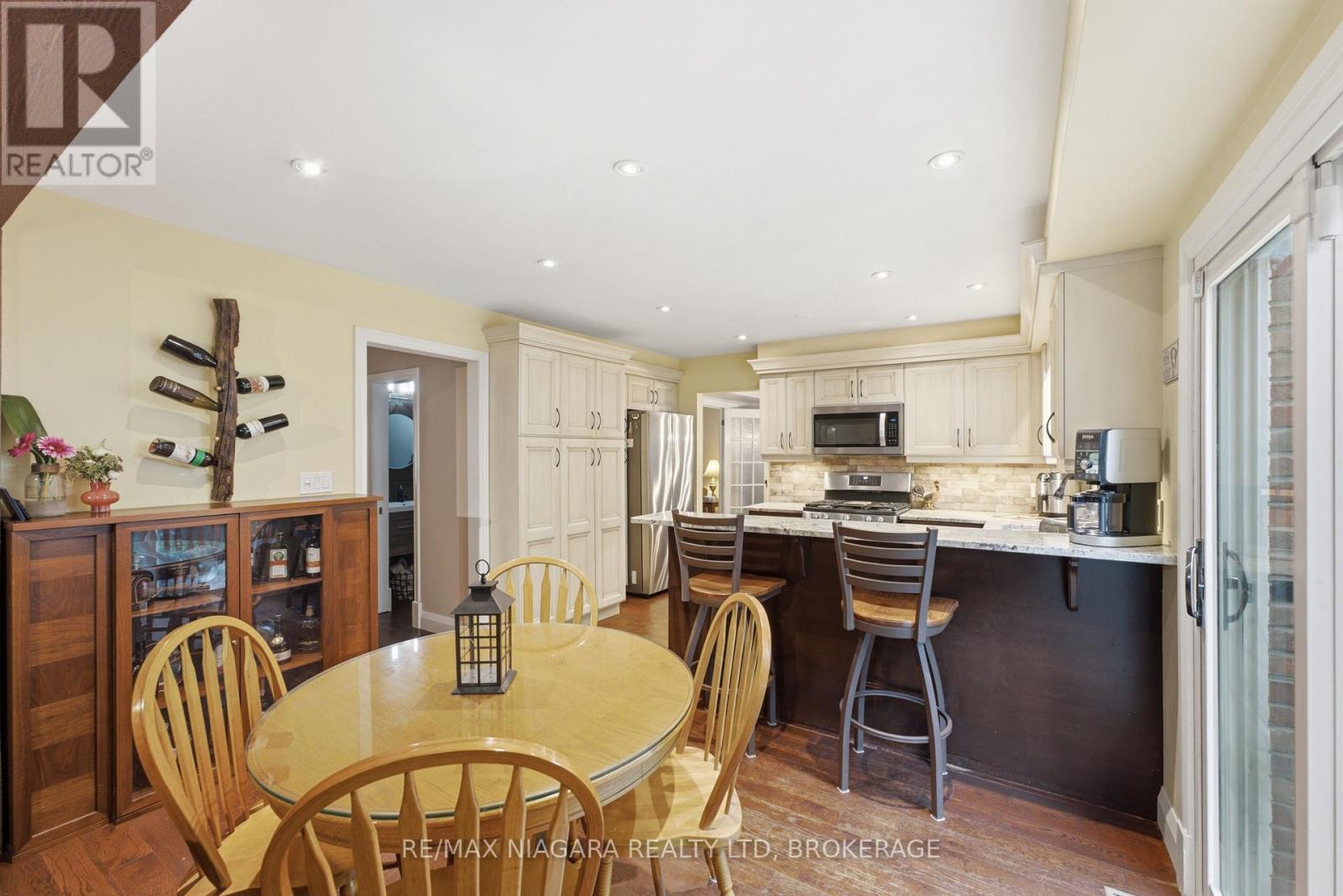 9 BEECHNUT COURT - 15
