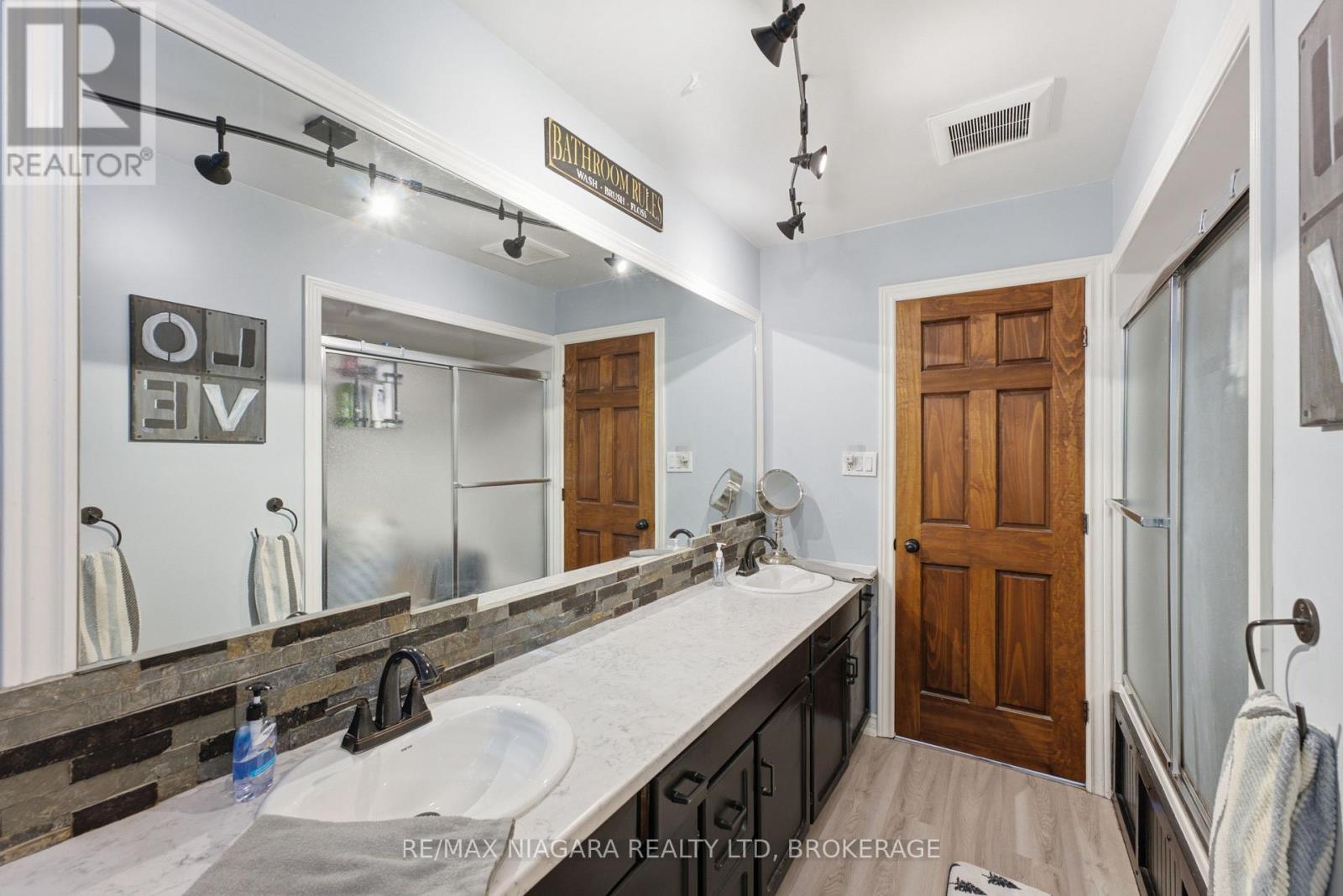 9 BEECHNUT COURT - 19