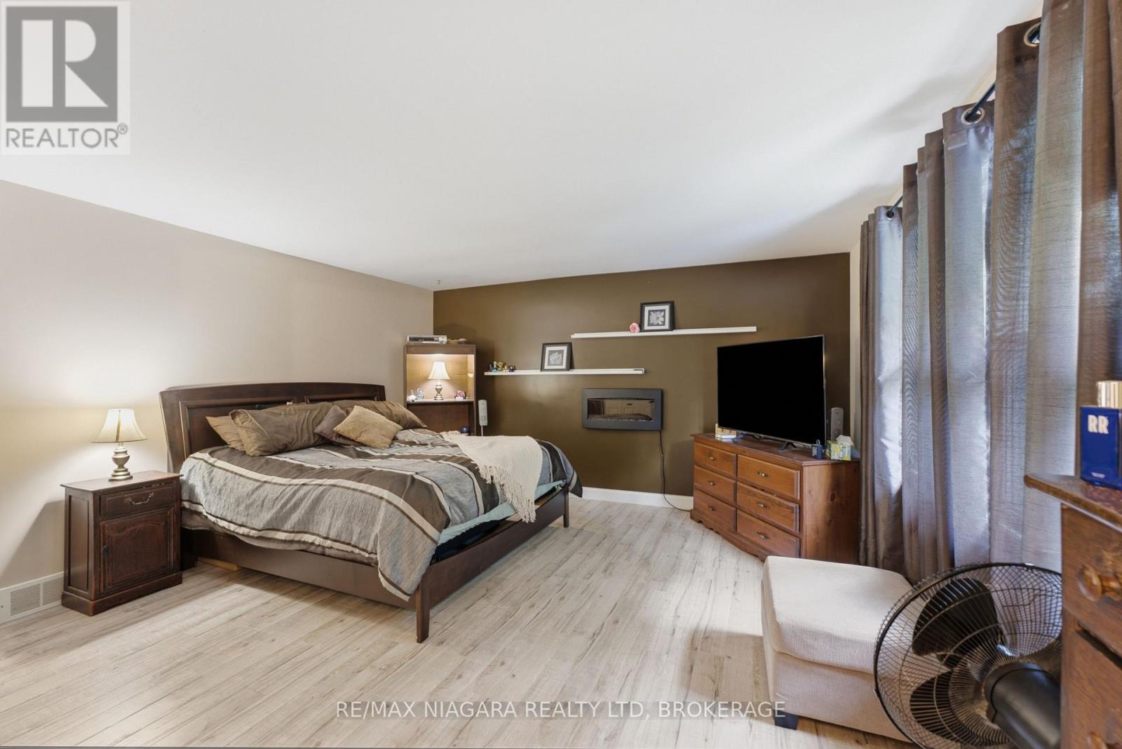 9 BEECHNUT COURT - 22