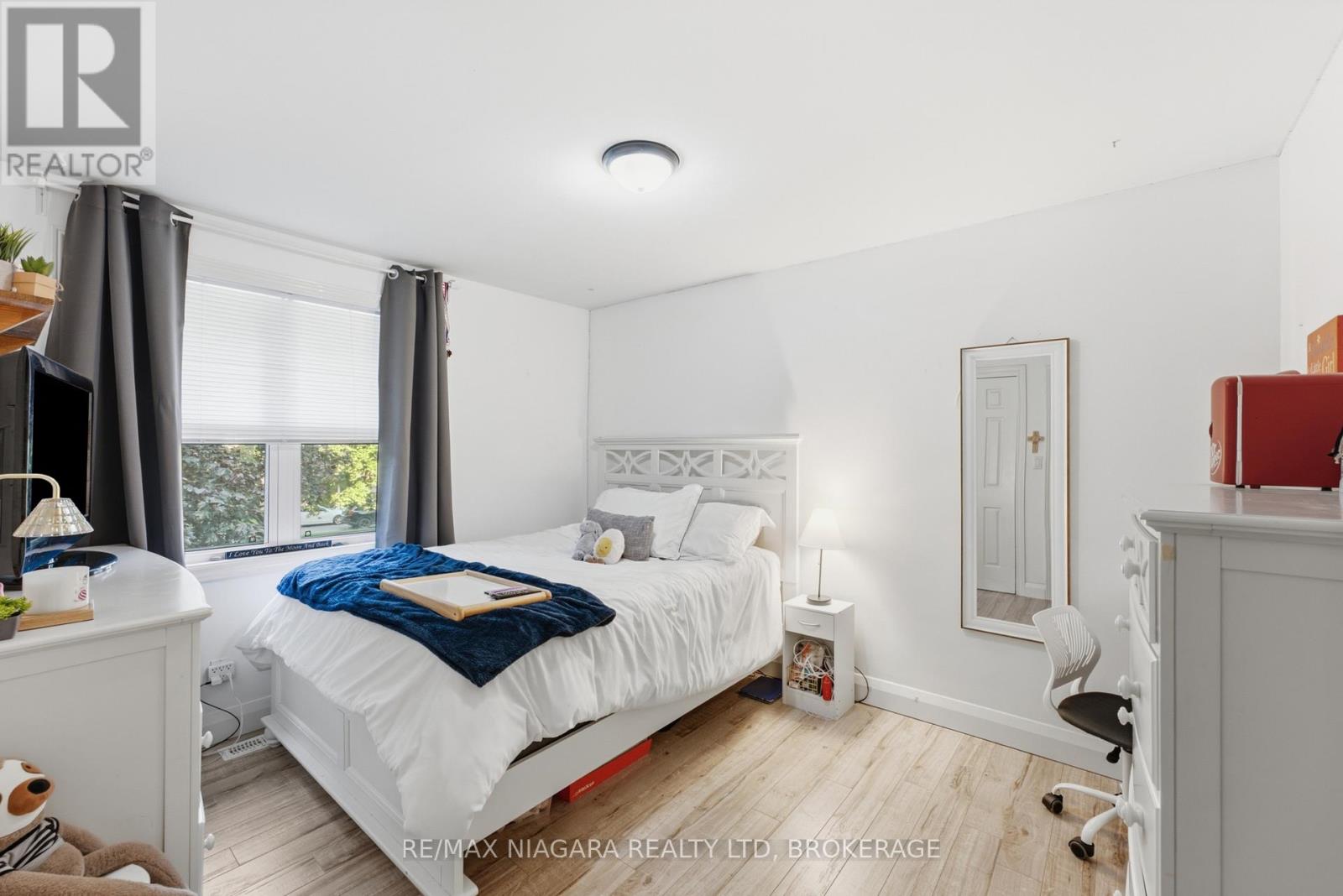 9 BEECHNUT COURT - 24