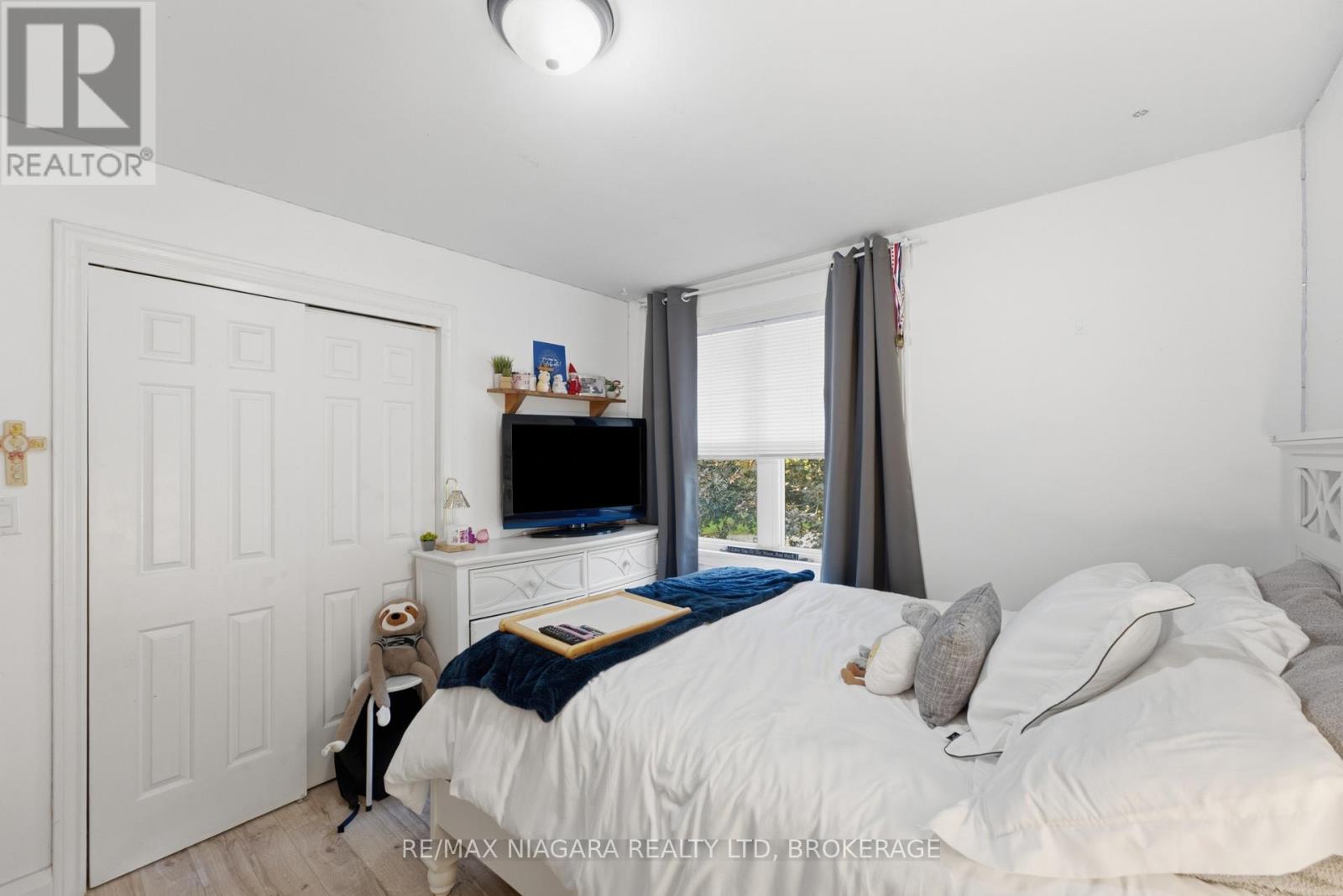 9 BEECHNUT COURT - 26