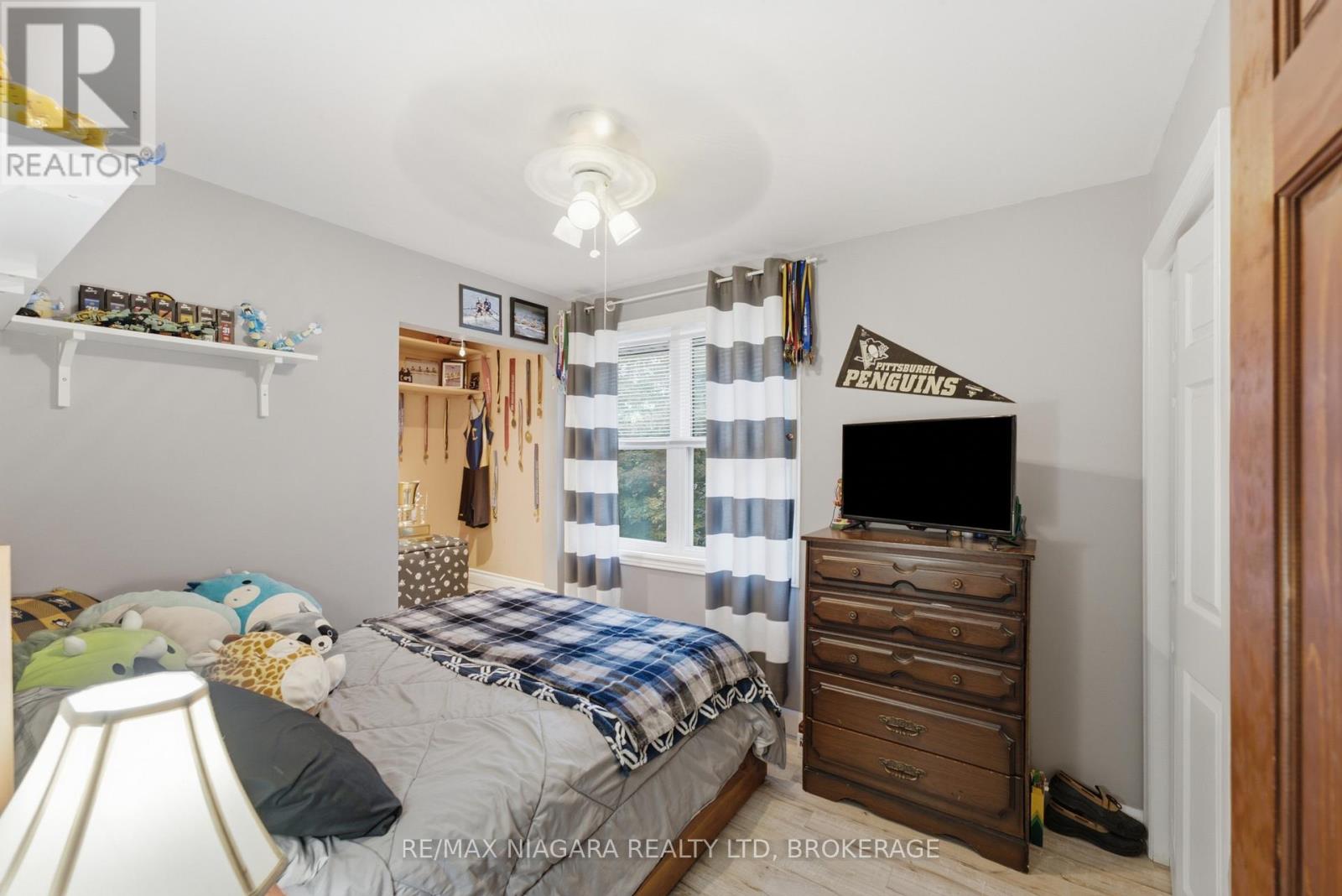 9 BEECHNUT COURT - 27