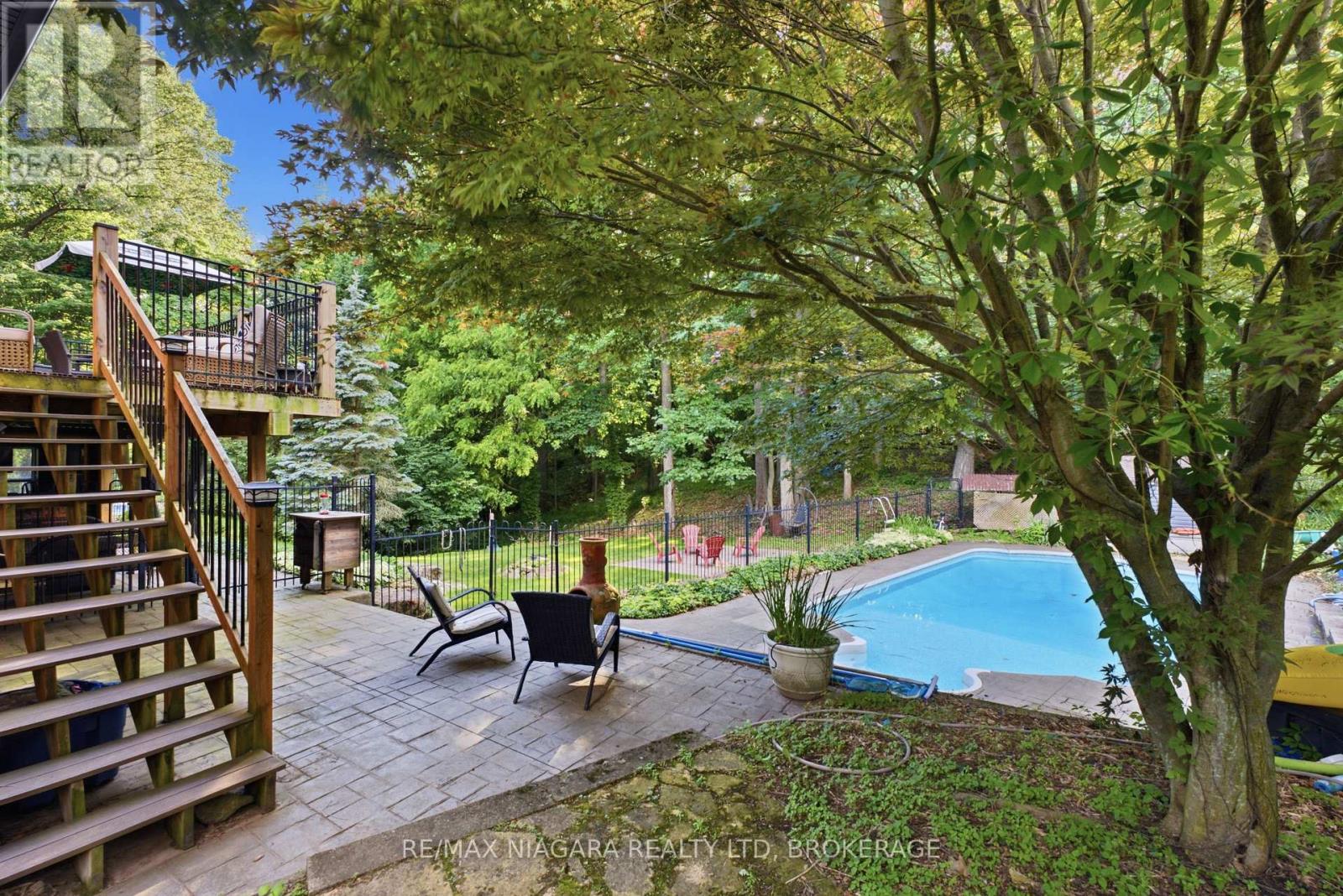 9 BEECHNUT COURT - 36