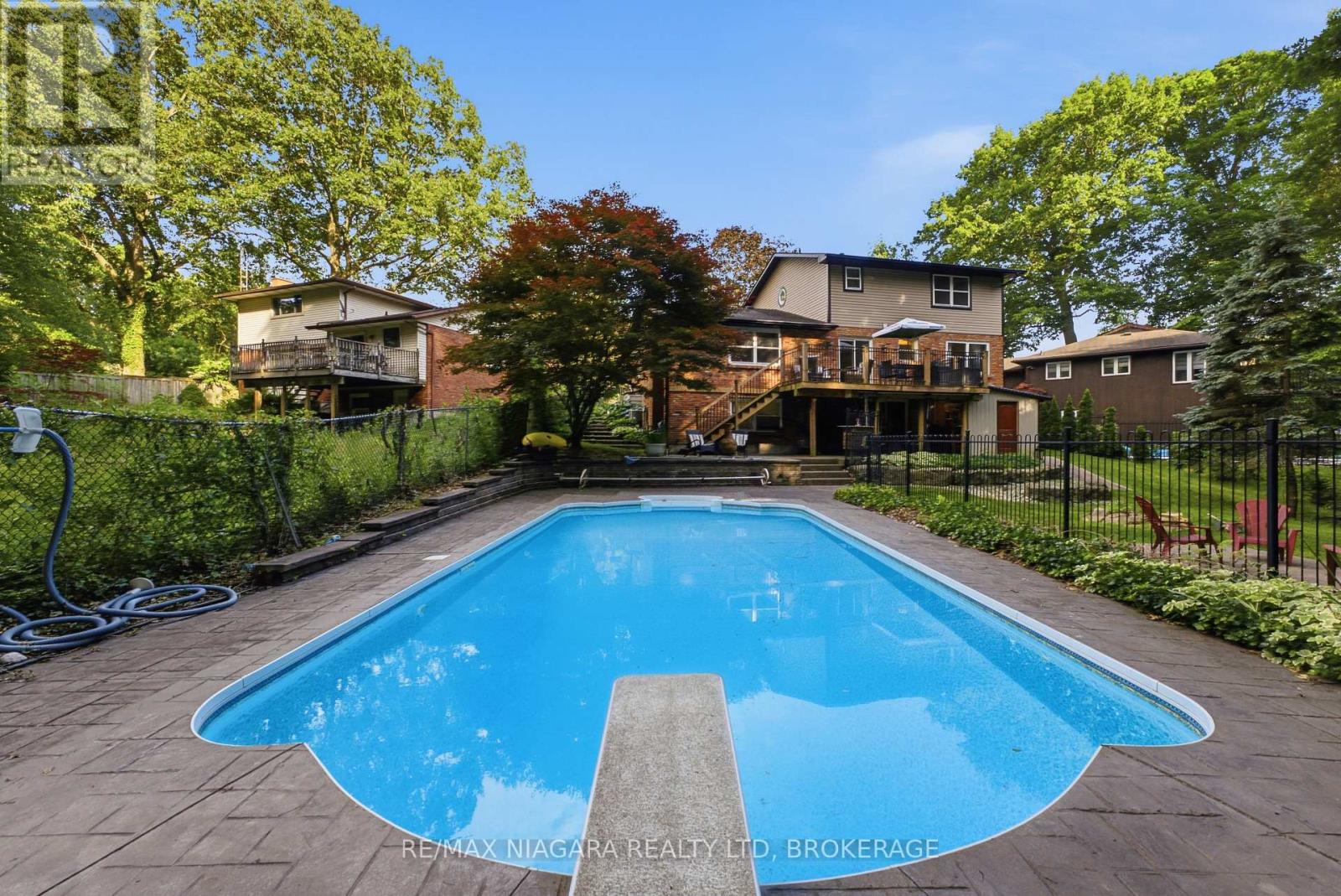 9 BEECHNUT COURT - 38