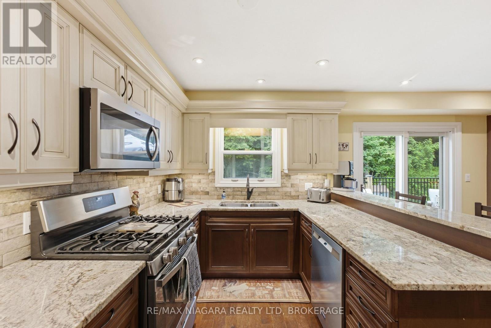 9 BEECHNUT COURT - 9