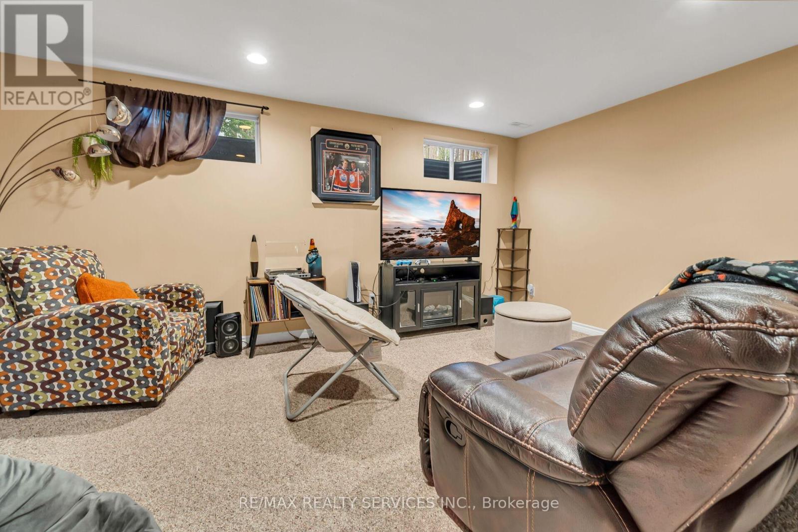 752 NORTH LEAKSDALE CIRCLE - 33