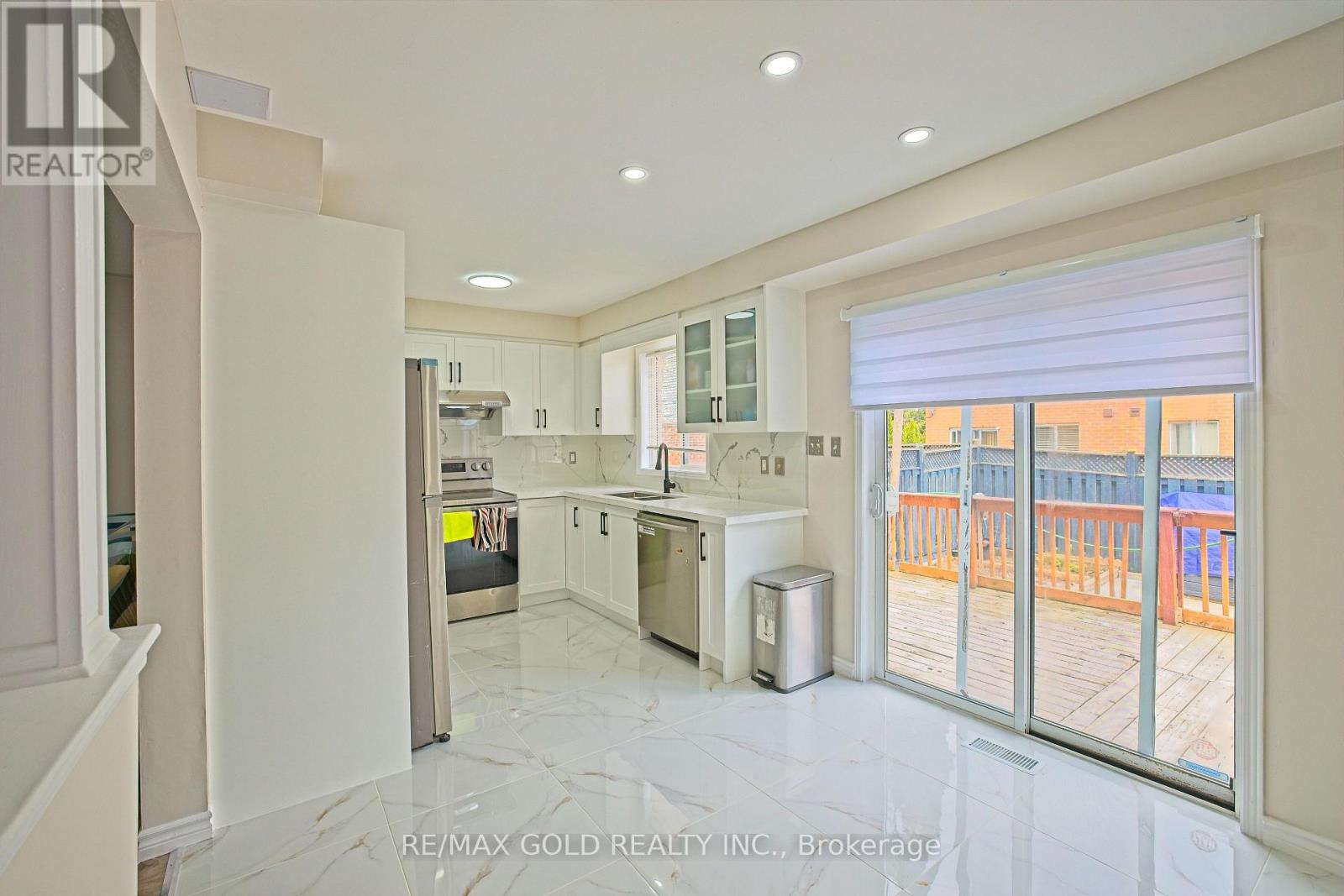 44 BAHA CRESCENT - 12