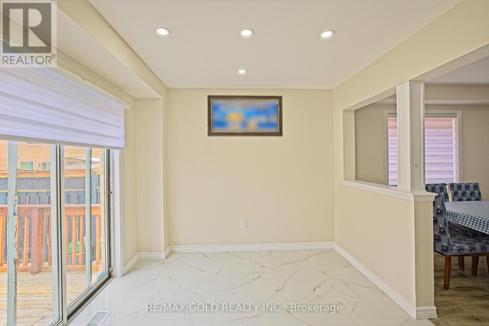 44 BAHA CRESCENT - 13
