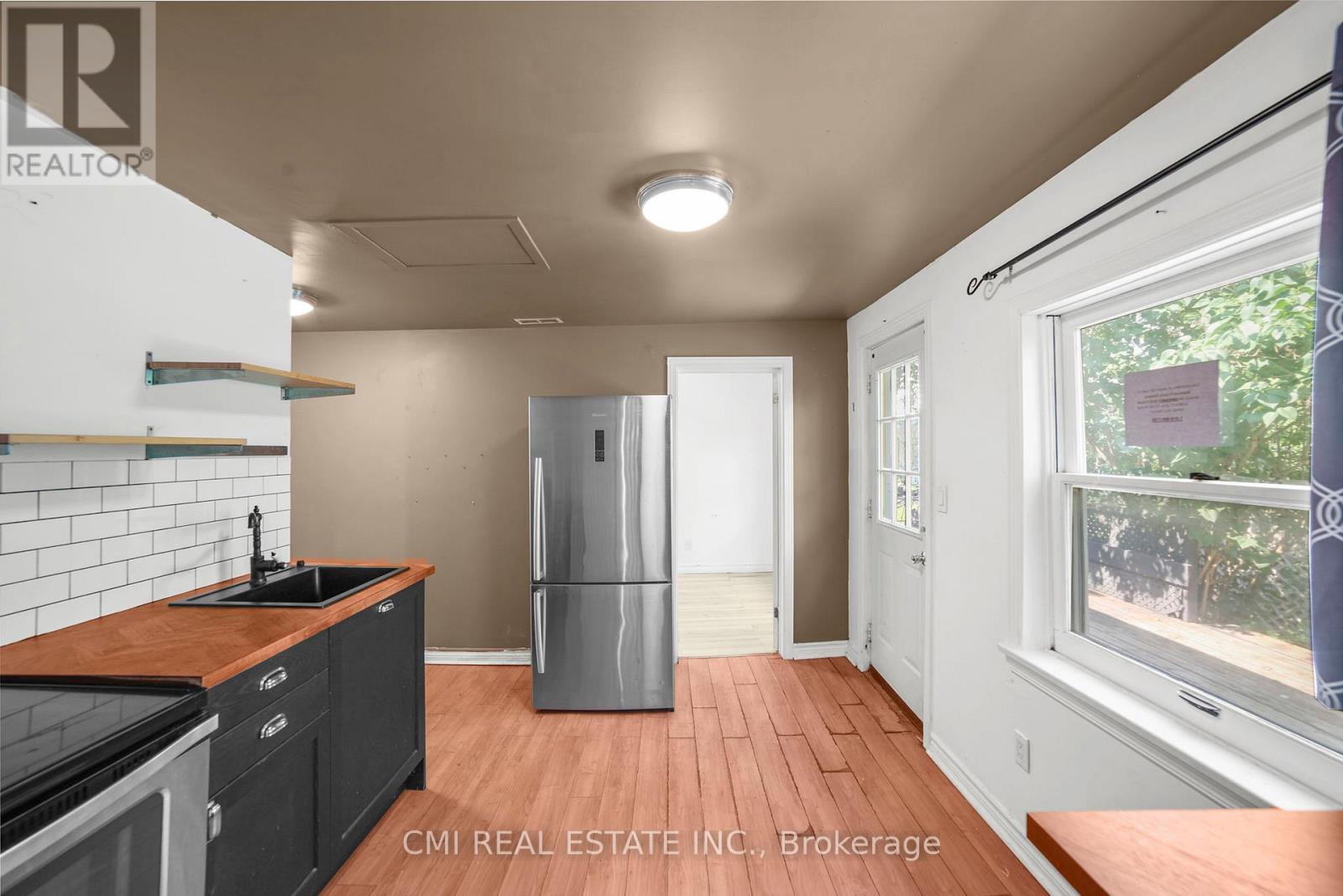 120 SECOND AVENUE E - 10