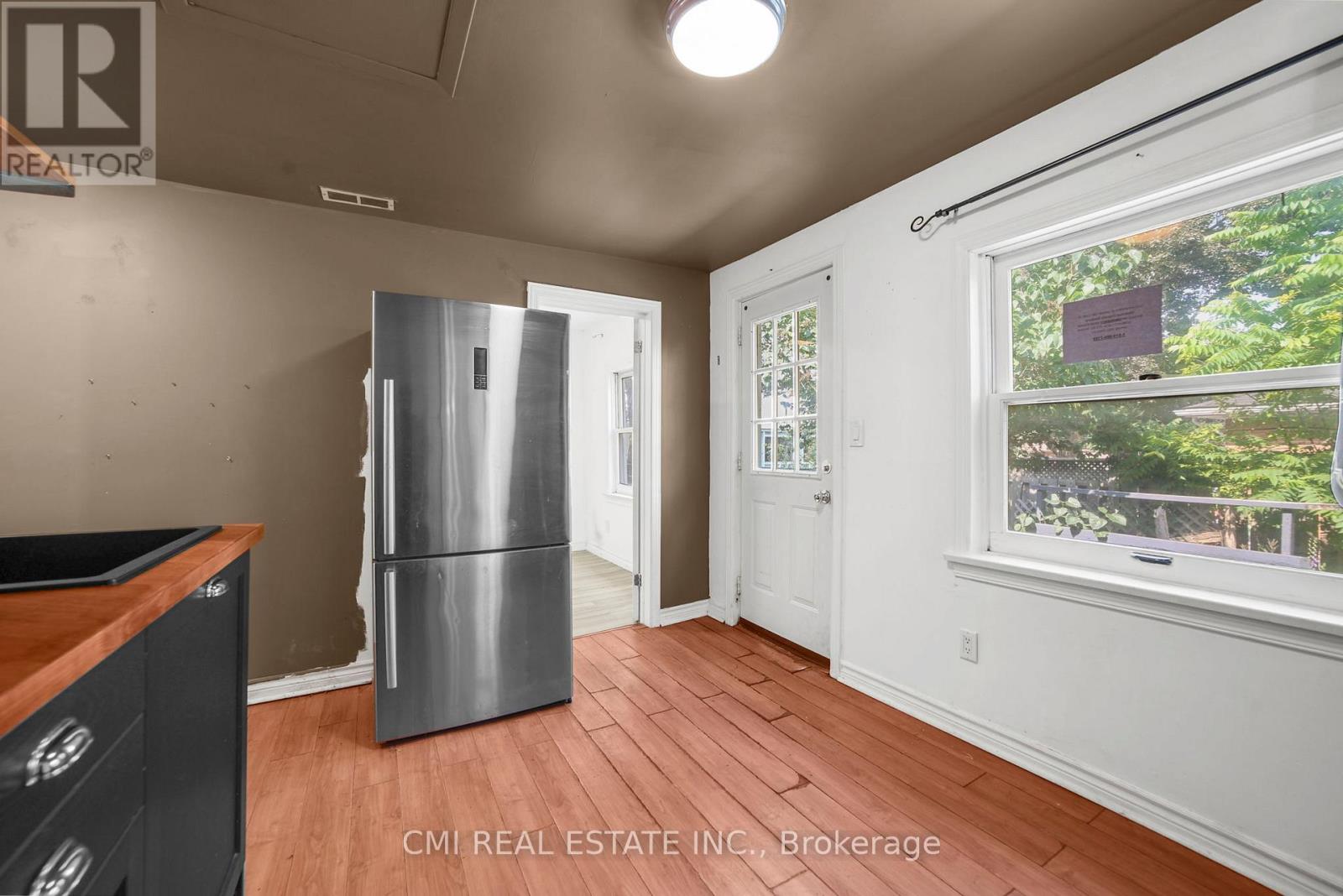 120 SECOND AVENUE E - 12