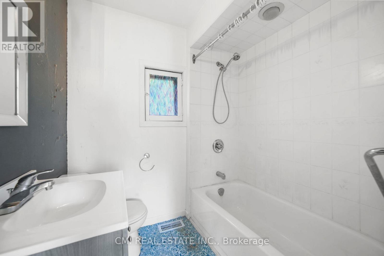 120 SECOND AVENUE E - 19