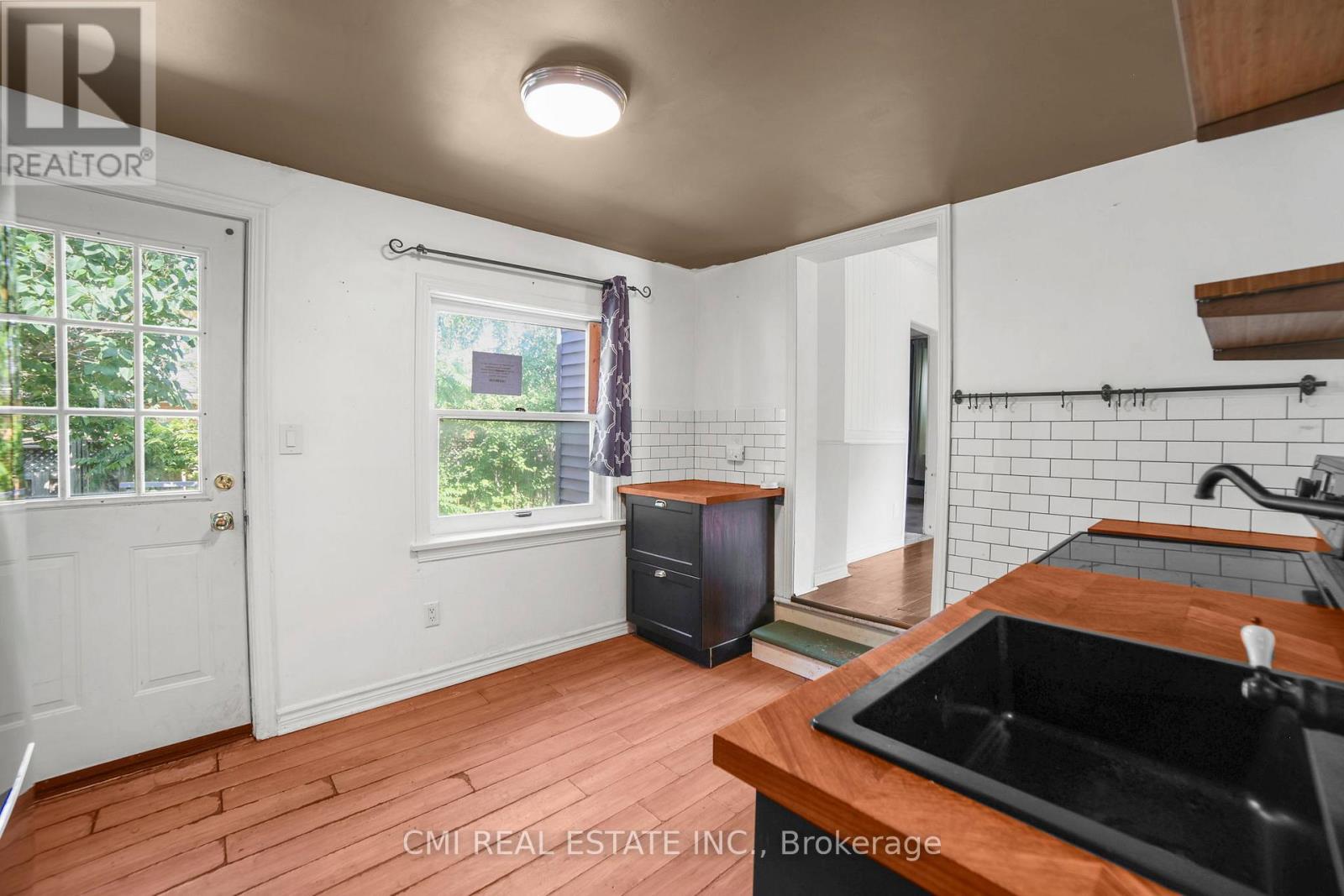 120 SECOND AVENUE E - 9