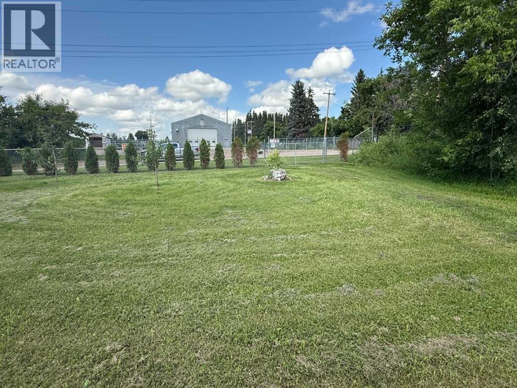 5005 47 Avenue - 12