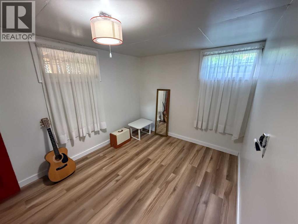 5005 47 Avenue - 38