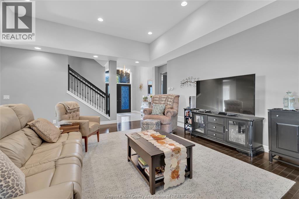2 MALIBU DRIVE - Image 6