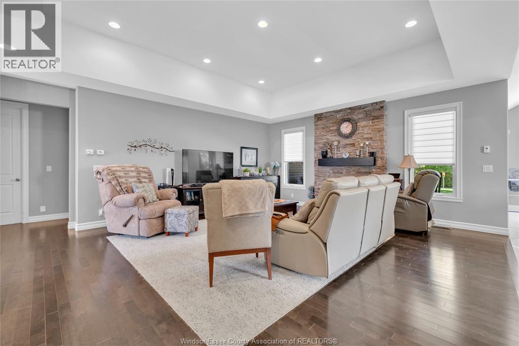2 MALIBU DRIVE - Image 7