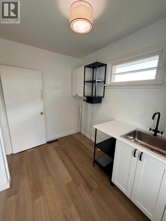 5005 47 Avenue - 34