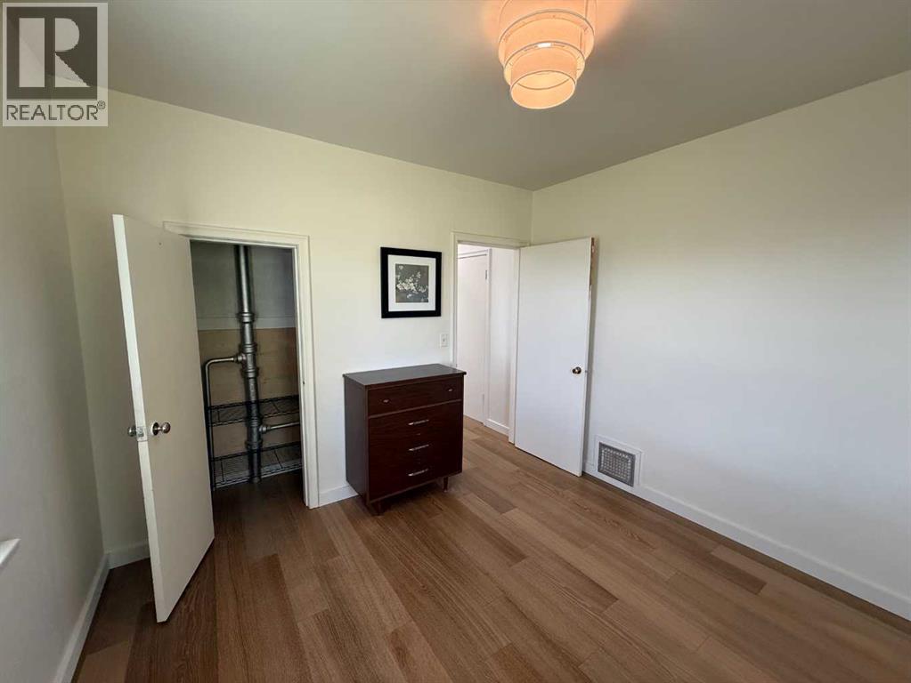 5005 47 Avenue - 28