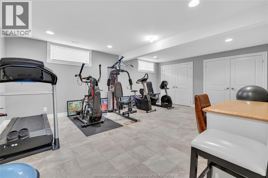 2 MALIBU DRIVE - Image 28