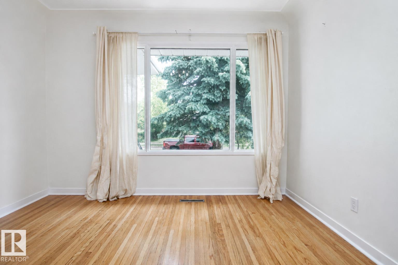 11220 68 ST NW - 11