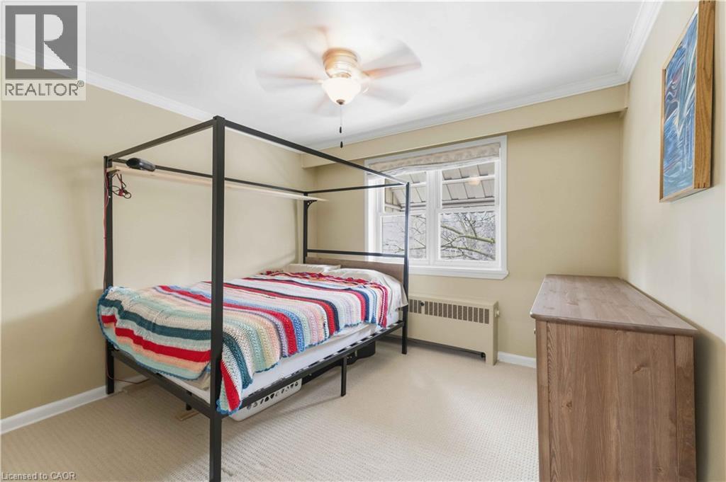 #23 231 MACNAB Street S - 12