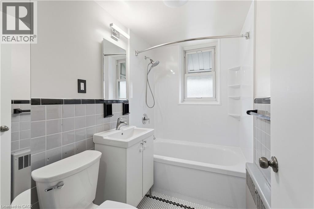 #23 231 MACNAB Street S - 14