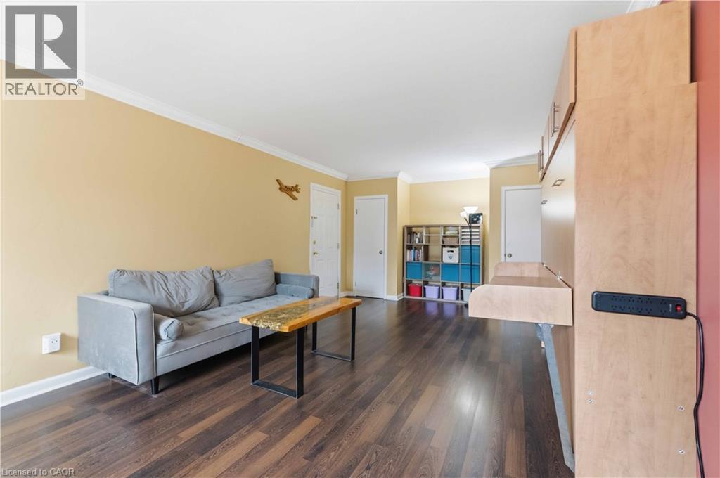 #23 231 MACNAB Street S - 5