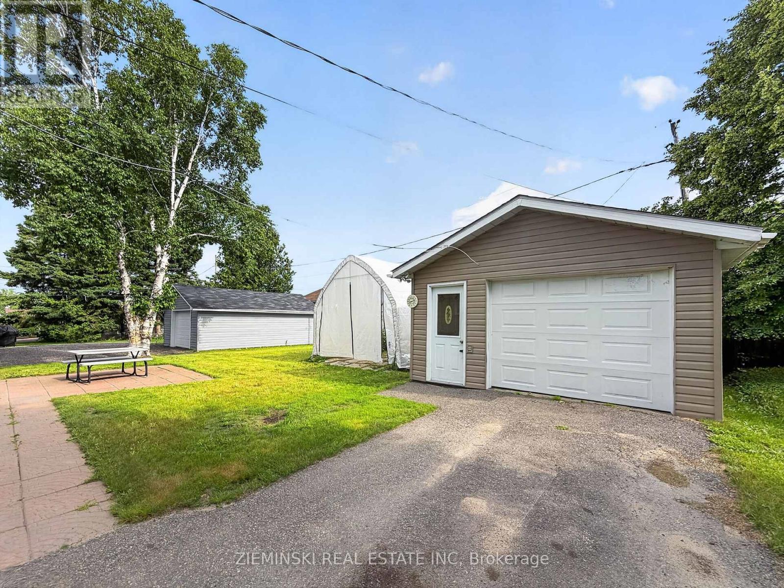 374 NOSOV DRIVE - 3