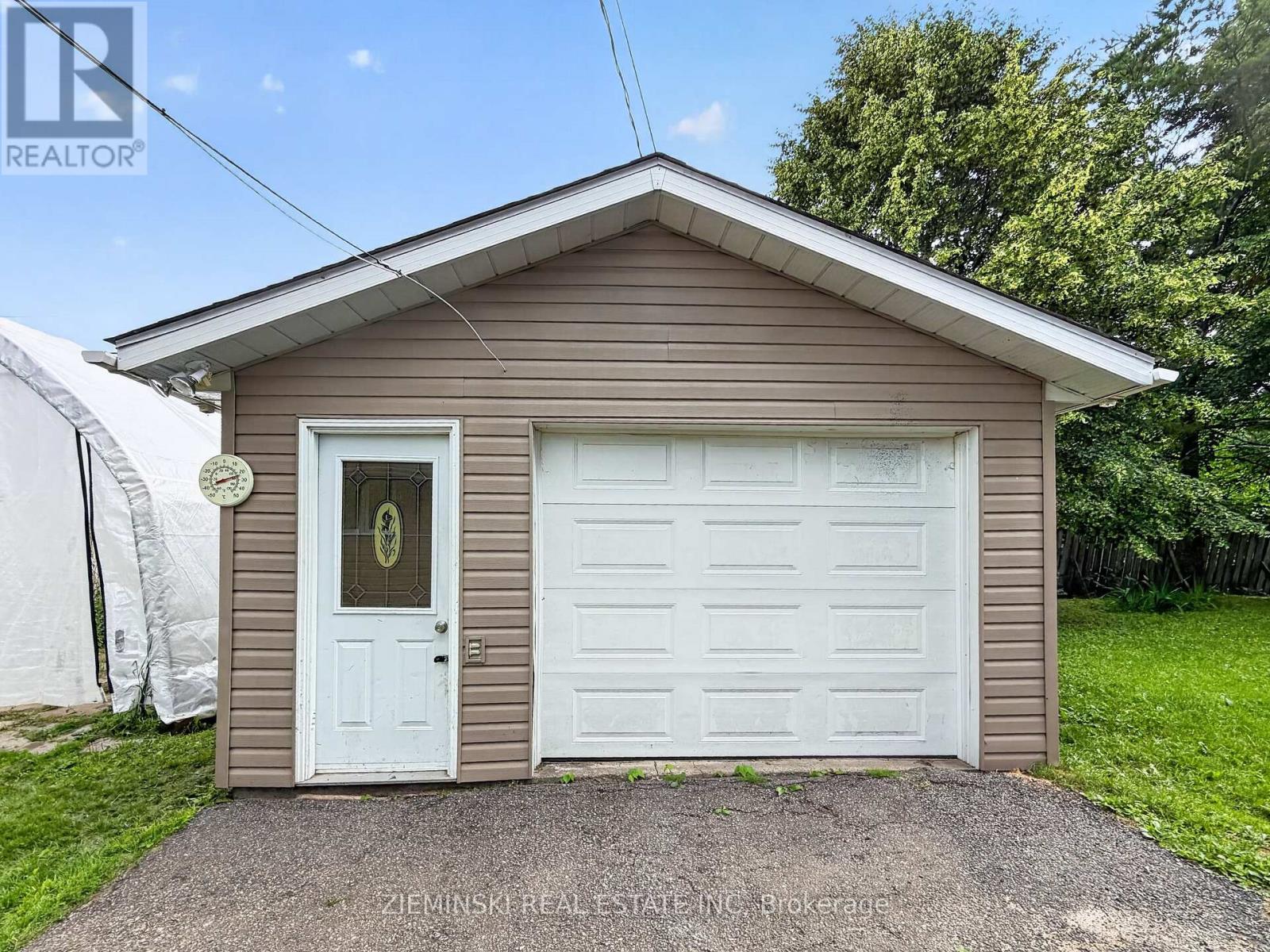 374 NOSOV DRIVE - 31