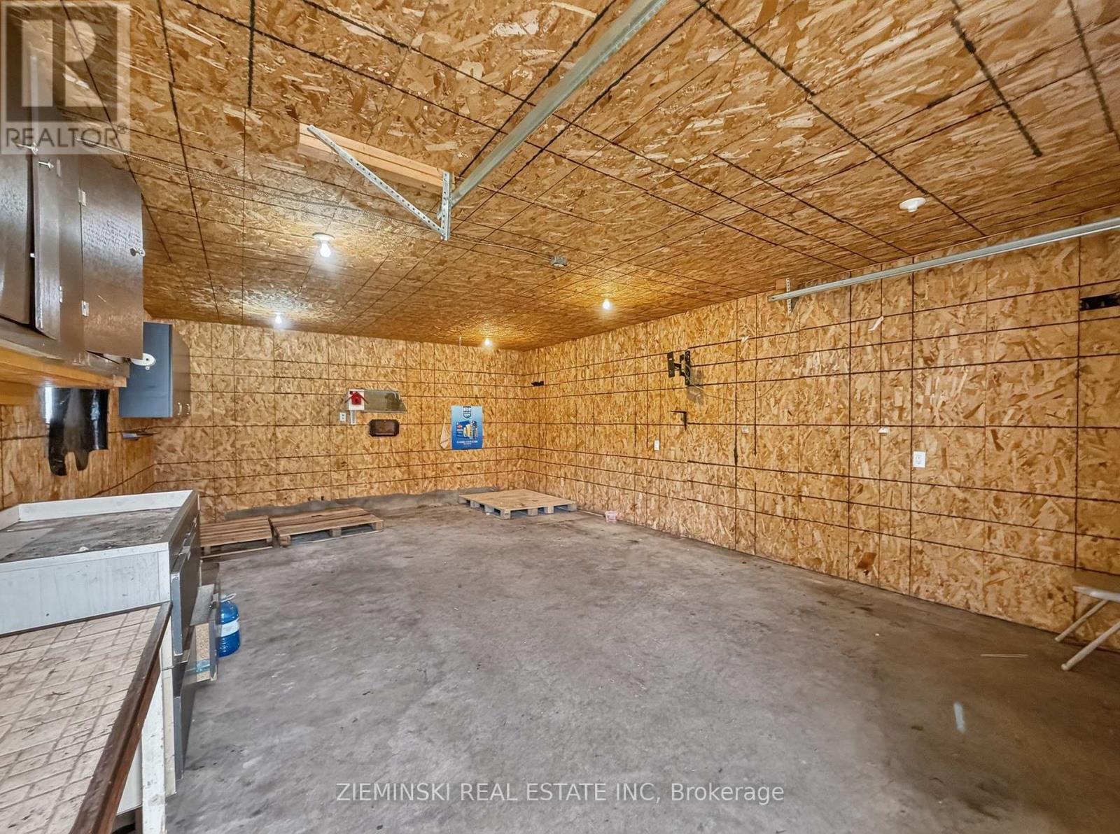 374 NOSOV DRIVE - 32