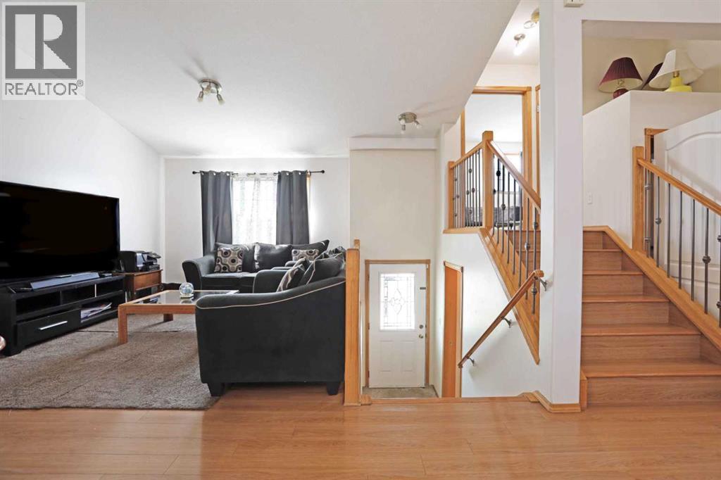 12 Upland Place W - 4