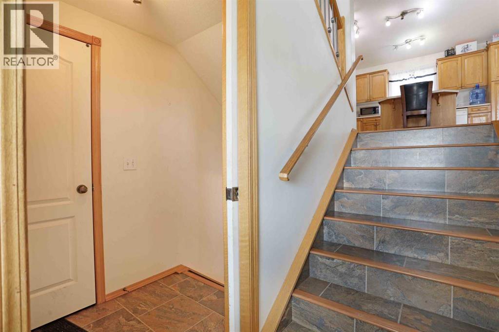 12 Upland Place W - 22