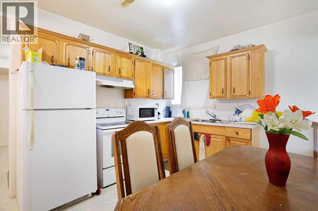 12 Upland Place W - 27