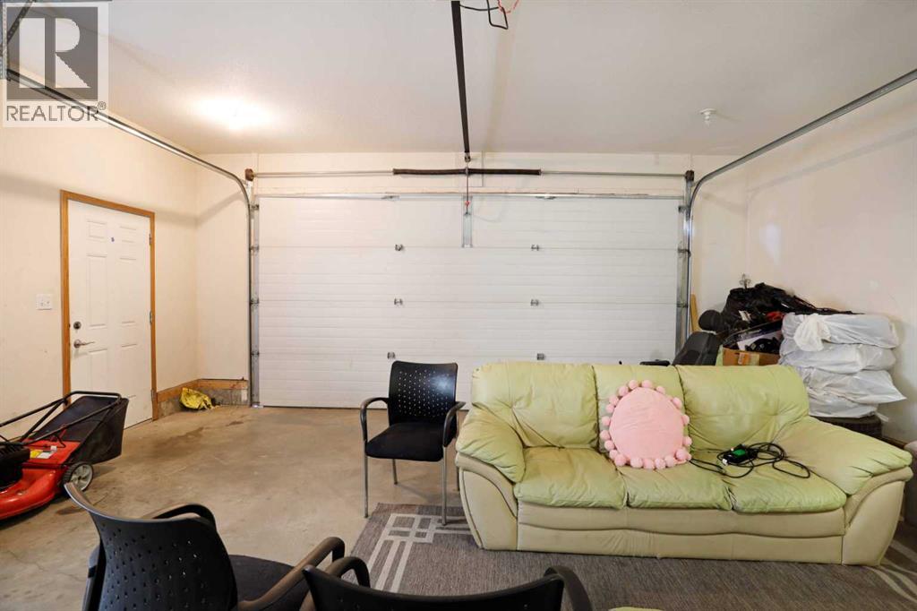 12 Upland Place W - 23