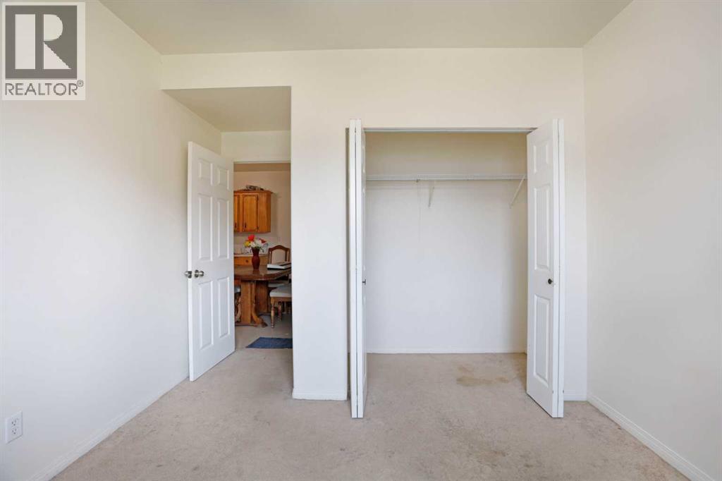 12 Upland Place W - 29