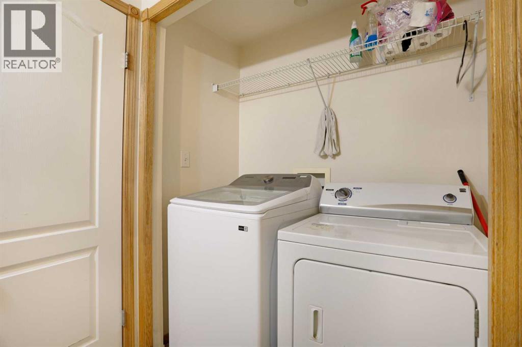 12 Upland Place W - 31