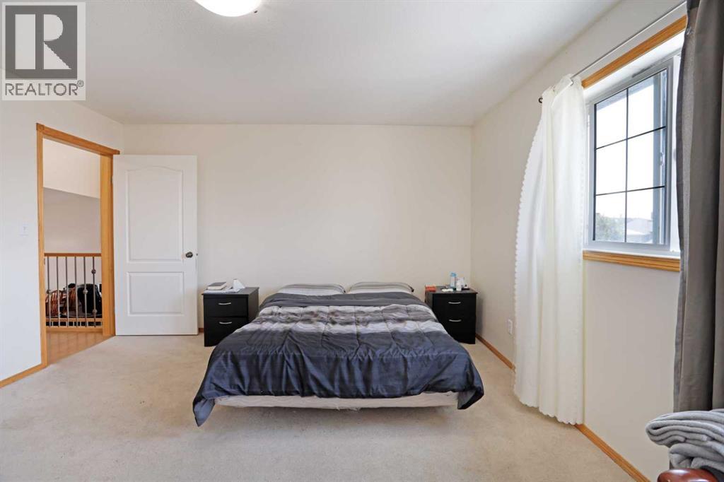 12 Upland Place W - 21