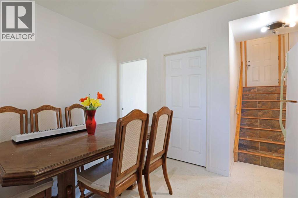 12 Upland Place W - 25