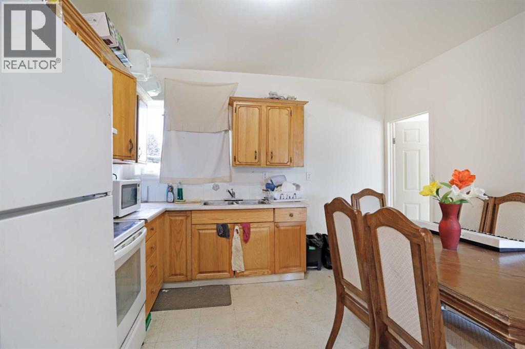 12 Upland Place W - 26